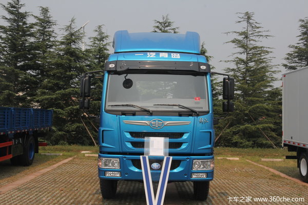 青岛解放 龙V中卡 140马力 4X2 载货车(底盘)(CA5168XXYPK2L2EA80-1)外观图（1/7）