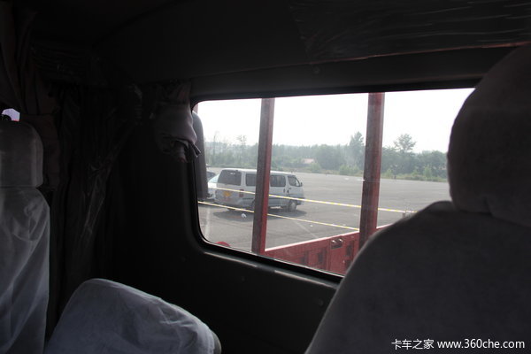 福田 瑞沃 170马力 4X2 栏板载货车(BJ1165VKPEG-1)驾驶室图（34/48）