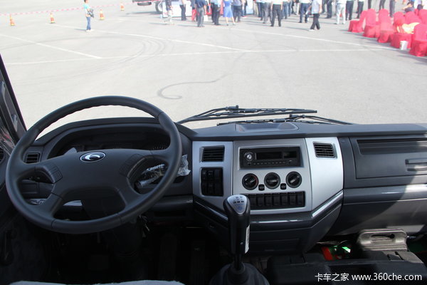 福田 瑞沃 170马力 4X2 栏板载货车(BJ1165VKPEG-1)驾驶室图（9/48）