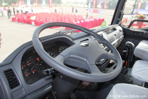 福田 瑞沃 170马力 4X2 栏板载货车(BJ1165VKPEG-1)驾驶室图（7/48）