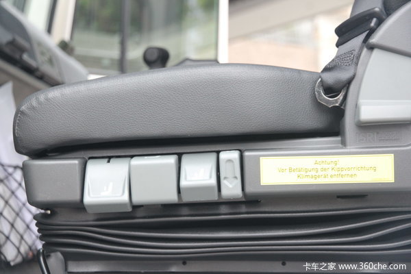 奔驰 Unimog系列 220马力 4X4 越野救护车(型号U4000)驾驶室图（58/58）