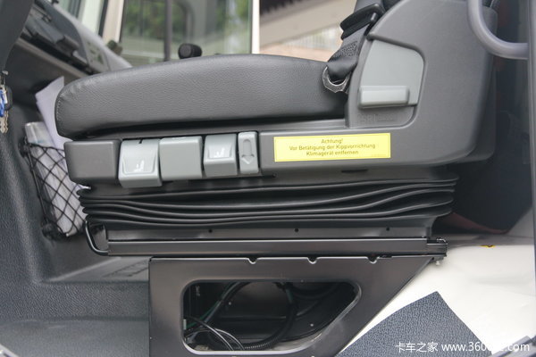 奔驰 Unimog系列 220马力 4X4 越野救护车(型号U4000)驾驶室图（57/58）