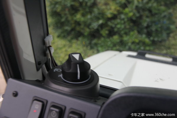 奔驰 Unimog系列 220马力 4X4 越野救护车(型号U4000)驾驶室图（48/58）