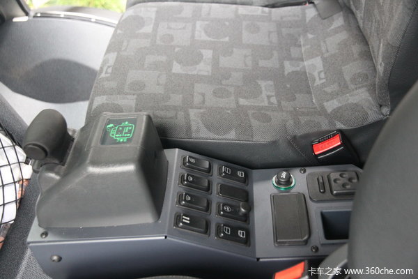 奔驰 Unimog系列 220马力 4X4 越野救护车(型号U4000)驾驶室图（40/58）