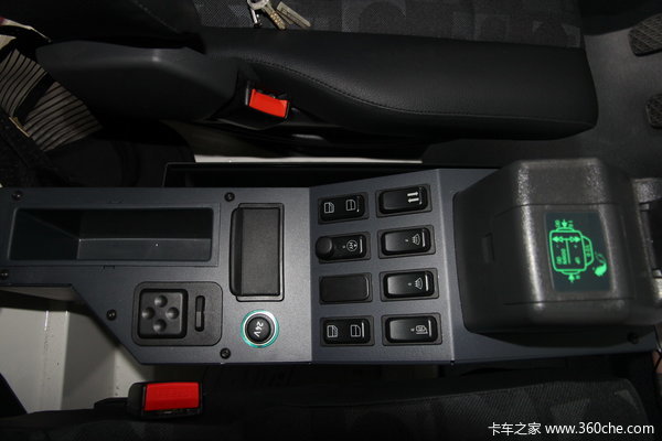 奔驰 Unimog系列 220马力 4X4 越野救护车(型号U4000)驾驶室图（37/58）