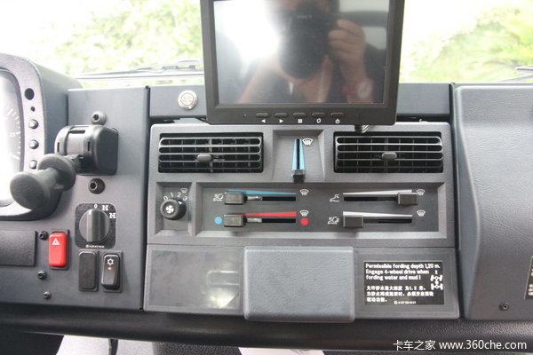 奔驰 Unimog系列 220马力 4X4 越野救护车(型号U4000)驾驶室图（32/58）