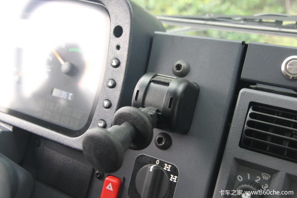 奔驰 Unimog系列 220马力 4X4 越野救护车(型号U4000)驾驶室图（31/58）