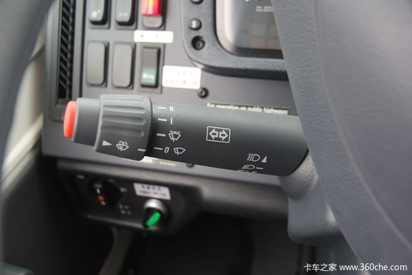 奔驰 Unimog系列 220马力 4X4 越野救护车(型号U4000)驾驶室图（23/58）