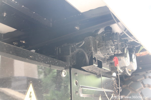 奔驰 Unimog系列 220马力 4X4 越野救护车(型号U4000)底盘图（65/80）