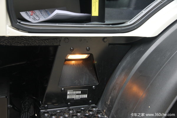奔驰 Unimog系列 220马力 4X4 越野救护车(型号U4000)底盘图（23/80）
