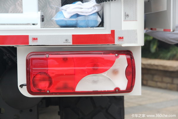 奔驰 Unimog系列 220马力 4X4 越野救护车(型号U4000)上装图（8/61）