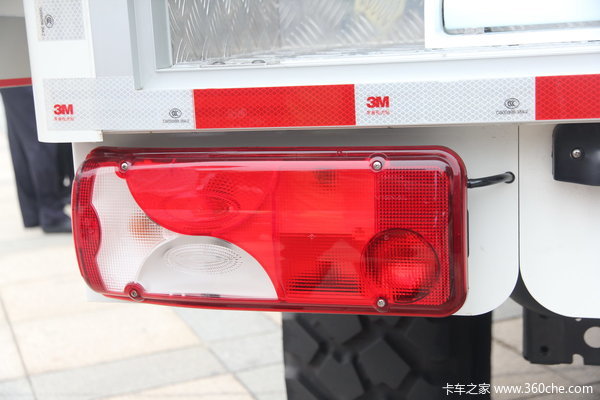 奔驰 Unimog系列 220马力 4X4 越野救护车(型号U4000)上装图（7/61）