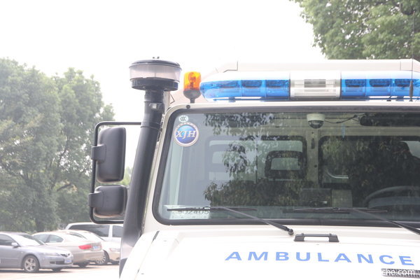 奔驰 Unimog系列 220马力 4X4 越野救护车(型号U4000)外观图（22/46）