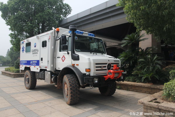 奔驰 Unimog系列 220马力 4X4 越野救护车(型号U4000)