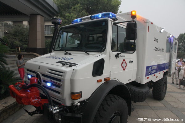 奔驰 Unimog系列 220马力 4X4 越野救护车(型号U4000)外观图（4/46）