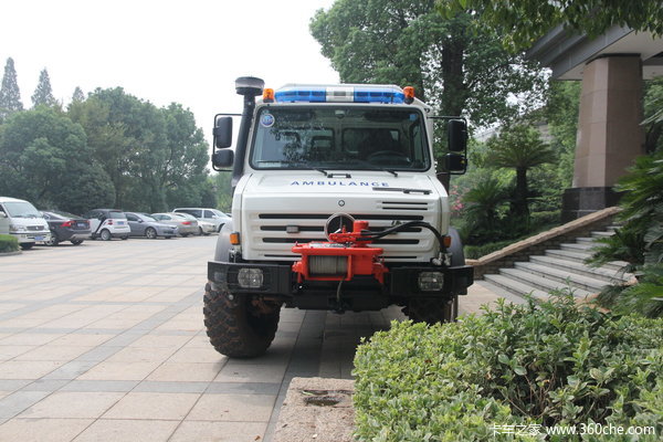 奔驰 Unimog系列 220马力 4X4 越野救护车(型号U4000)外观图（1/46）