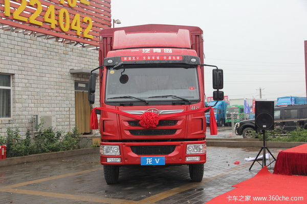 青岛解放 龙V中卡 160马力 4X2 仓栅载货车(CA5168CCYPK2L2E4A80-1)外观图（2/14）