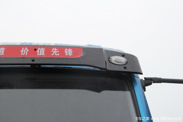 青岛解放 龙V中卡 160马力 4X2 厢式载货车(CA5168XXYYPK2L2E4A80-3)外观图（19/22）