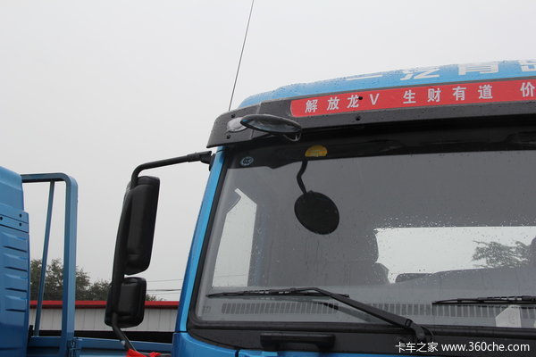 青岛解放 龙V中卡 160马力 4X2 厢式载货车(CA5168XXYYPK2L2E4A80-3)外观图（9/22）