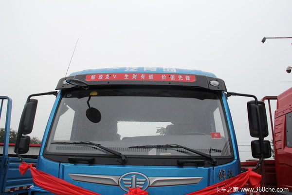 青岛解放 龙V中卡 160马力 4X2 厢式载货车(CA5168XXYYPK2L2E4A80-3)外观图（8/22）