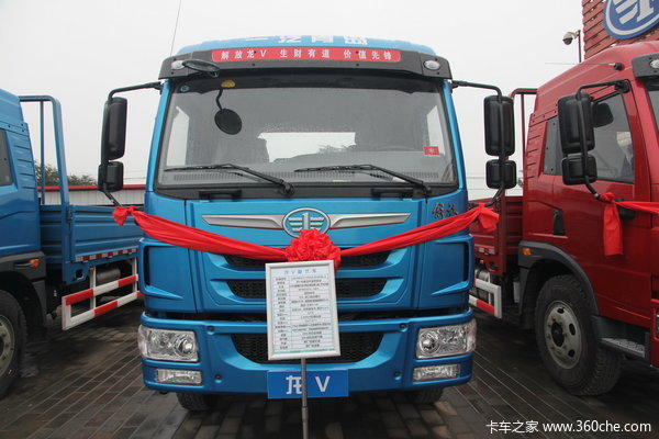 青岛解放 龙V中卡 160马力 4X2 厢式载货车(CA5168XXYYPK2L2E4A80-3)外观图