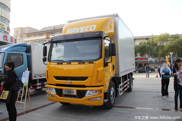 南京依维柯 超越中卡 168马力 4X2 厢式载货车外观图（2/3）