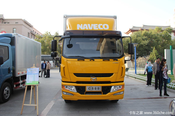 南京依维柯 超越中卡 168马力 4X2 厢式载货车外观图（1/3）