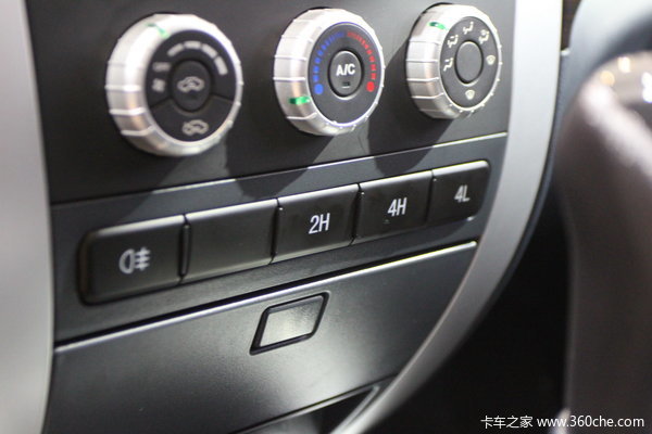 2012款福田 拓陆者 2.8L柴油 四驱 双排皮卡(BJ2037Y3MDV)驾驶室图（16/17）