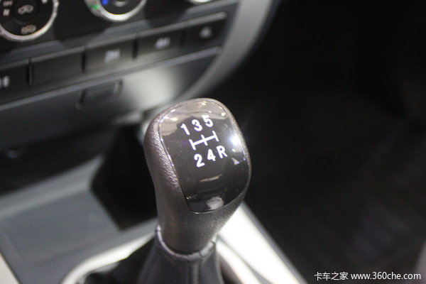2012款福田 拓陆者 2.8L柴油 四驱 双排皮卡(BJ2037Y3MDV)驾驶室图（14/17）