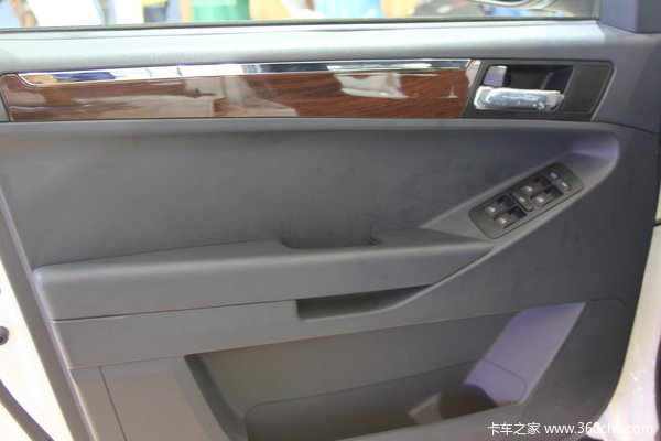 2012款福田 拓陆者 2.8L柴油 四驱 双排皮卡(BJ2037Y3MDV)驾驶室图（10/17）