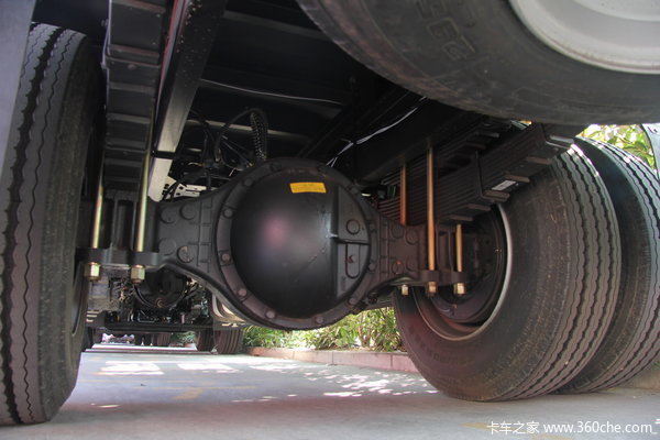 2013款解放 J6M重卡 240马力 6X2 厢式载货车(CA5250XXYP63K1L6T3E4)底盘图（14/27）