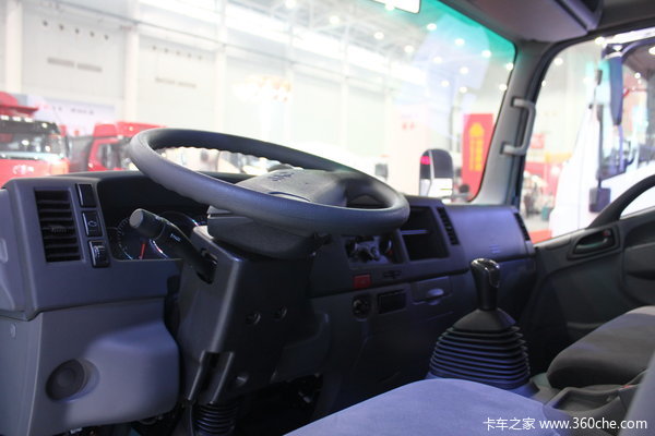 江淮 帅铃W 160马力 4X2 5.135米单排厢式载货车驾驶室图（5/30）