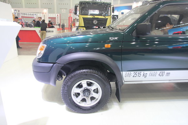 2013款郑州日产 东风锐骐 标准型 2.2L柴油 四驱 双排皮卡外观图（9/13）