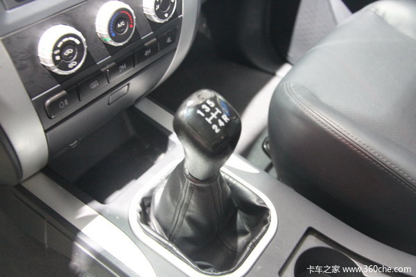 2013款福田 拓陆者S 精英版 2.8L柴油 四驱 双排皮卡驾驶室图（17/23）