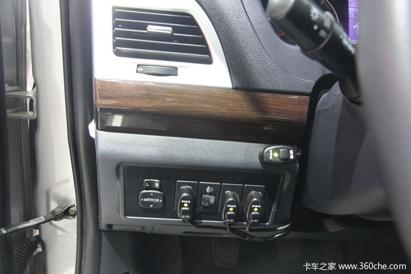 2013款福田 拓陆者S 精英版 2.8L柴油 四驱 双排皮卡驾驶室图（11/23）