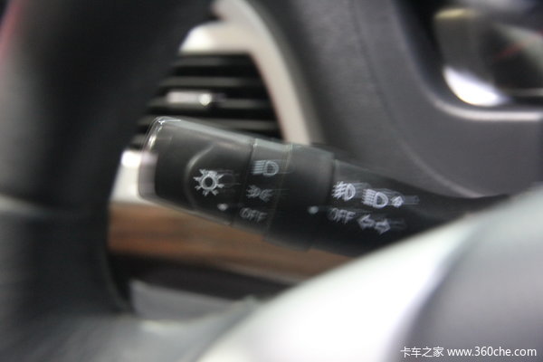 2013款福田 拓陆者S 精英版 2.8L柴油 四驱 双排皮卡驾驶室图（9/23）