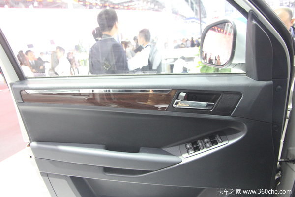 2013款福田 拓陆者S 精英版 2.8L柴油 四驱 双排皮卡驾驶室图（2/23）