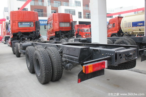 东风 天龙重卡 350马力 8X4 载货车(DFL1311A9)(底盘)外观图（3/17）