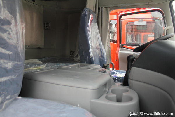 东风 天龙重卡 350马力 8X4 载货车(DFL1311A9)(底盘)驾驶室图（11/25）