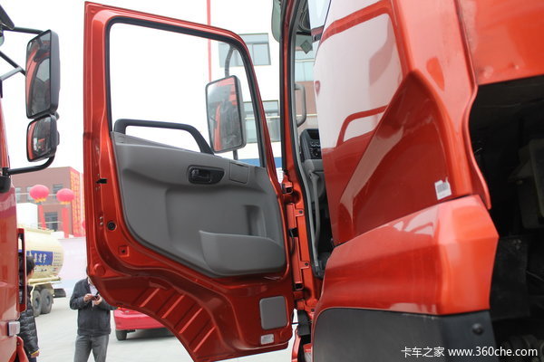 东风 天龙重卡 350马力 8X4 载货车(DFL1311A9)(底盘)驾驶室图