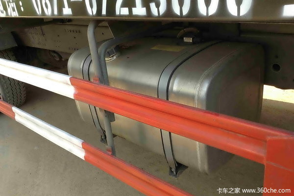 中国重汽 HOWO T7H重卡 390马力 8X4 自卸车(ZZ3317V466HC1)底盘图（1/6）