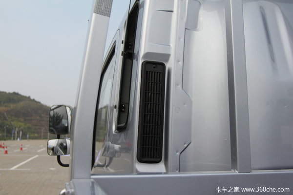 一汽通用 F330速豹 150马力 4X2 4.822米排半栏板载货车(CA1123PK45L3R5E1)外观图（41/53）