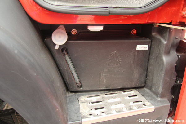 中国重汽 福泺 H5重卡 240马力 8X2 自卸车(ZZ3318KM0DK0)(底盘)驾驶室图（35/37）