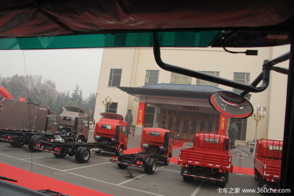 中国重汽 福泺 H5重卡 240马力 8X2 自卸车(ZZ3318KM0DK0)(底盘)驾驶室图（32/37）