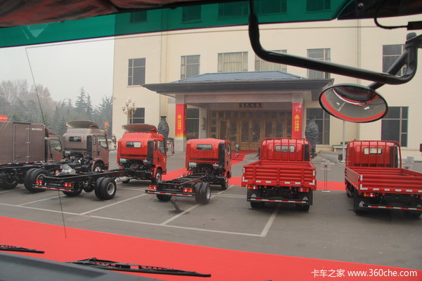 中国重汽 福泺 H5重卡 240马力 8X2 自卸车(ZZ3318KM0DK0)(底盘)驾驶室图（31/37）