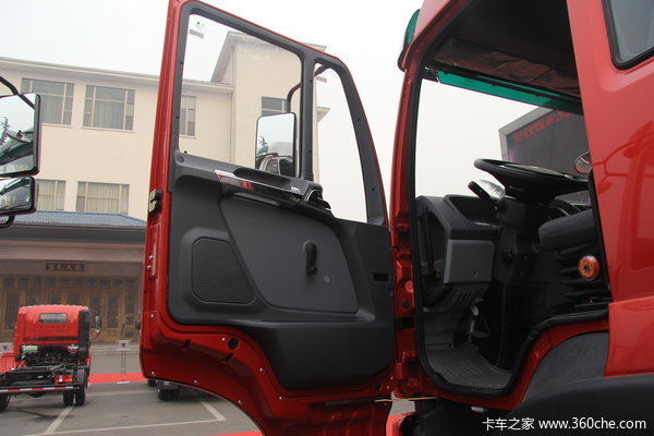 中国重汽 福泺 H5重卡 240马力 8X2 自卸车(ZZ3318KM0DK0)(底盘)驾驶室图