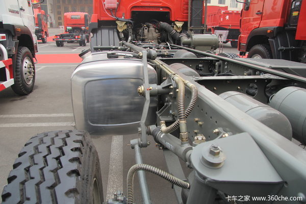 中国重汽 福泺 H5重卡 240马力 8X2 自卸车(ZZ3318KM0DK0)(底盘)底盘图（15/29）