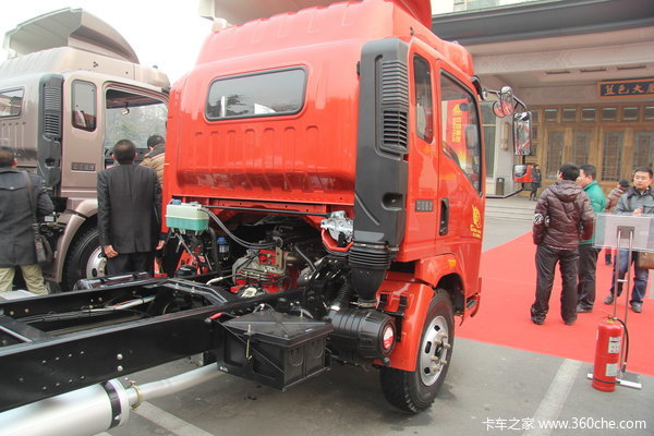 中国重汽 HOWO中卡 168马力 4X2 载货车(ZZ1107G421CD1)(底盘)外观图（13/13）