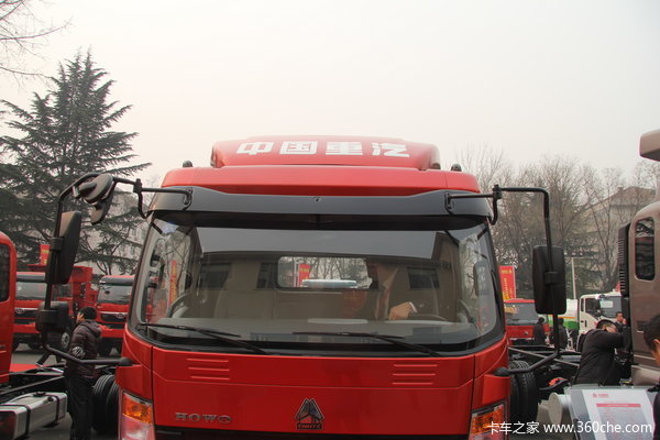 中国重汽 HOWO中卡 168马力 4X2 载货车(ZZ1107G421CD1)(底盘)外观图（6/13）