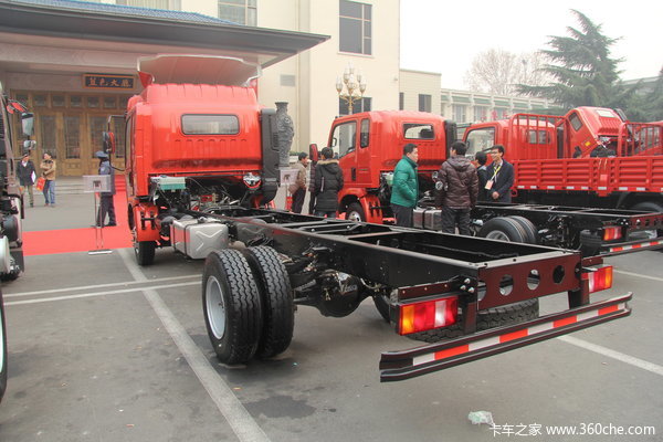 中国重汽 HOWO中卡 168马力 4X2 载货车(ZZ1107G421CD1)(底盘)外观图（4/13）